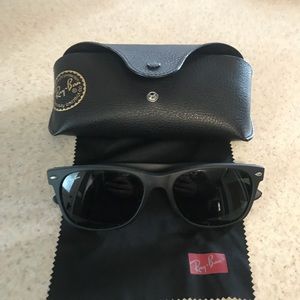 New matte black Ray Ban wayfarers